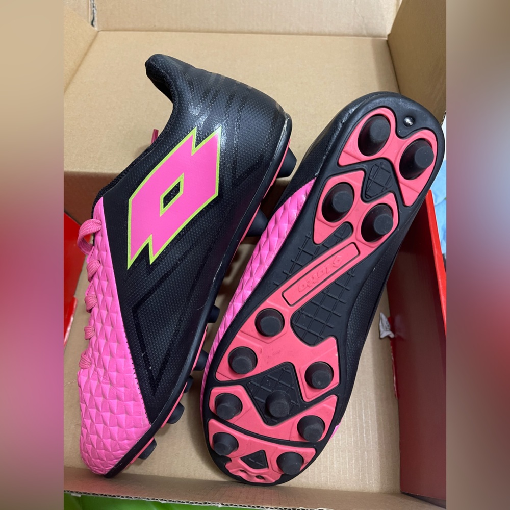 Girls Soccer cleats ⚽️